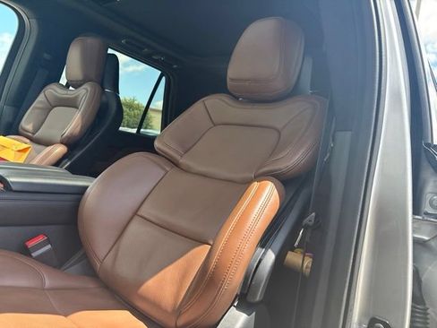 Used 2024 Lincoln Navigator Reserve AWD/4WD image 8