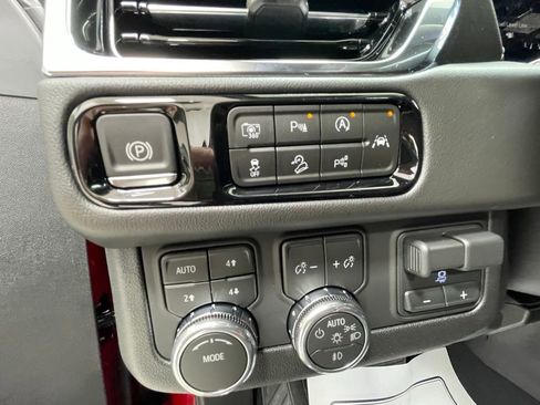 New 2026 GMC Yukon XL Elevation w/ Elevation Premium Package AWD/4WD image 18