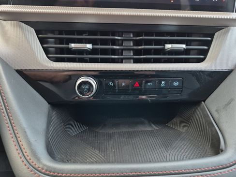 Used 2025 Ford Explorer Active w/ Active Comfort Package image 32