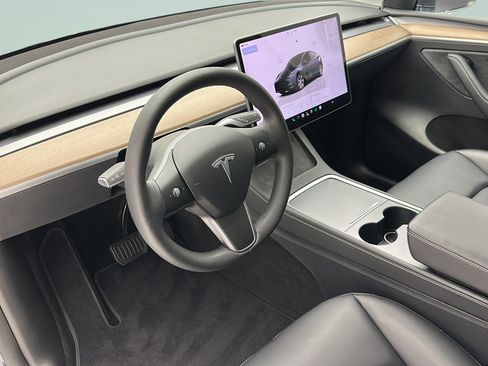Used 2024 Tesla Model Y 2WD image 11