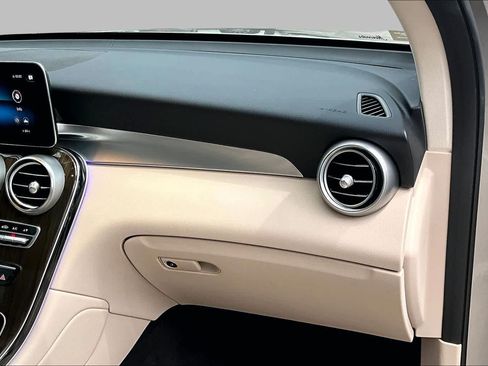 Used 2022 Mercedes-Benz GLC 300 image 18