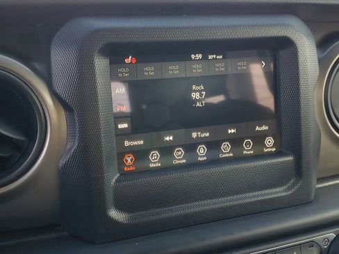 Used 2021 Jeep Gladiator Sport image 24