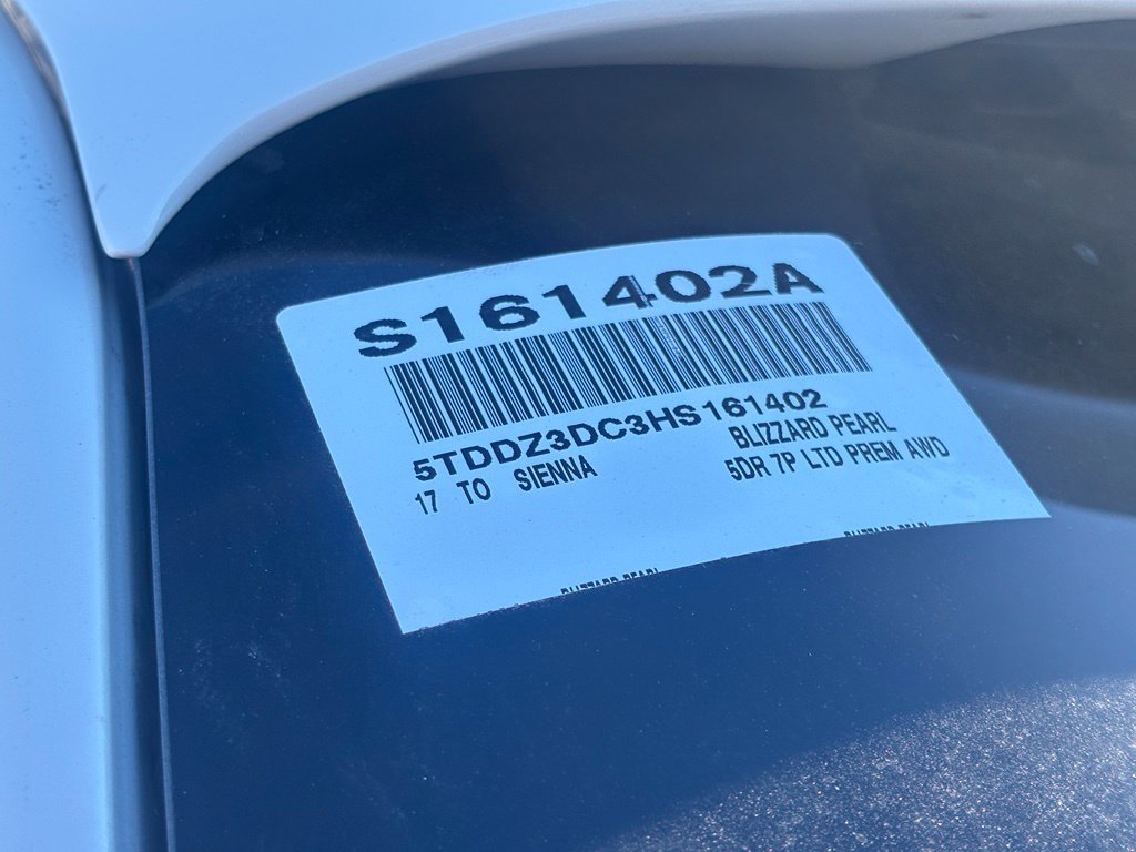 Used 2017 Toyota Sienna Limited Premium AWD/4WD image 4