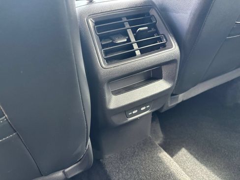 Used 2026 Volkswagen Tiguan SE AWD/4WD image 21