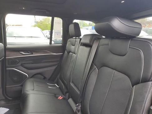 New 2026 Jeep Grand Cherokee Limited AWD/4WD image 13