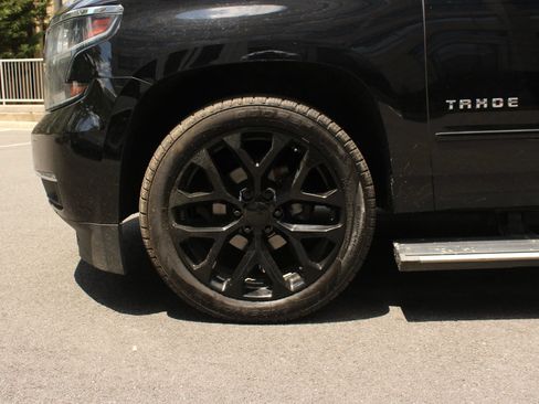 Used 2016 Chevrolet Tahoe LTZ AWD/4WD image 11