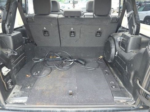 Used 2023 Jeep Wrangler Unlimited Rubicon 4xe w/ Cold Weather Group AWD/4WD image 10