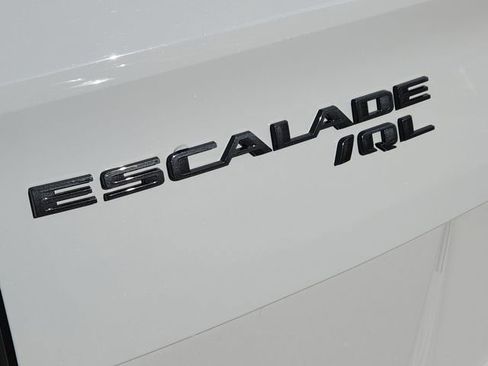 New 2026 Cadillac Escalade IQL Sport 1 w/ LPO, ONYX Package AWD/4WD image 28