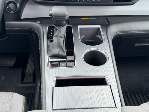 Used 2026 Toyota Sienna LE FWD image 23