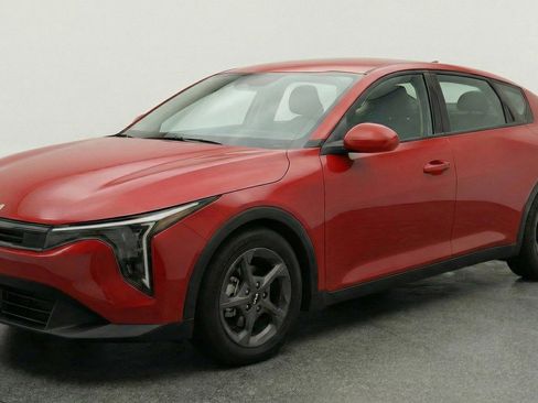 Used 2025 Kia K4 LXS image 3