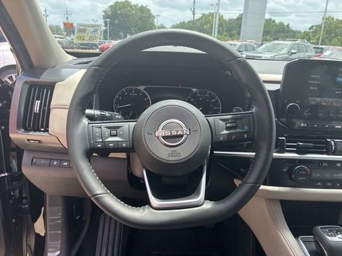 Used 2025 Nissan Pathfinder SL FWD image 21