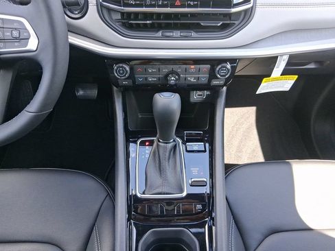 New 2026 Jeep Compass Limited w/ Sun, Sound & Navigation Group AWD/4WD image 25