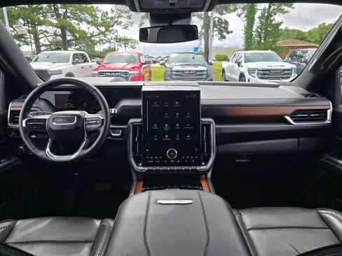 Certified 2025 GMC Yukon Denali AWD/4WD image 12