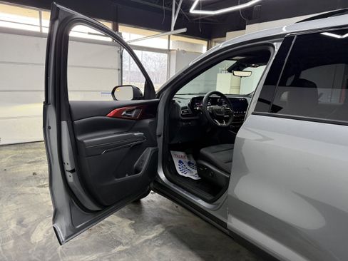 Used 2026 Chevrolet Traverse Z71 image 11