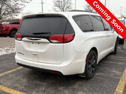 Used 2018 Chrysler Pacifica Touring-L Plus image 7