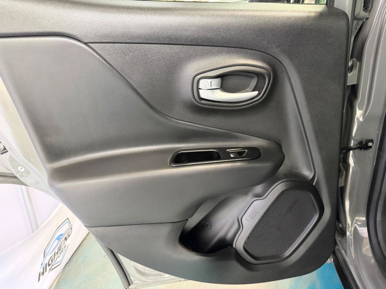 Used 2023 Jeep Renegade Trailhawk AWD/4WD image 17