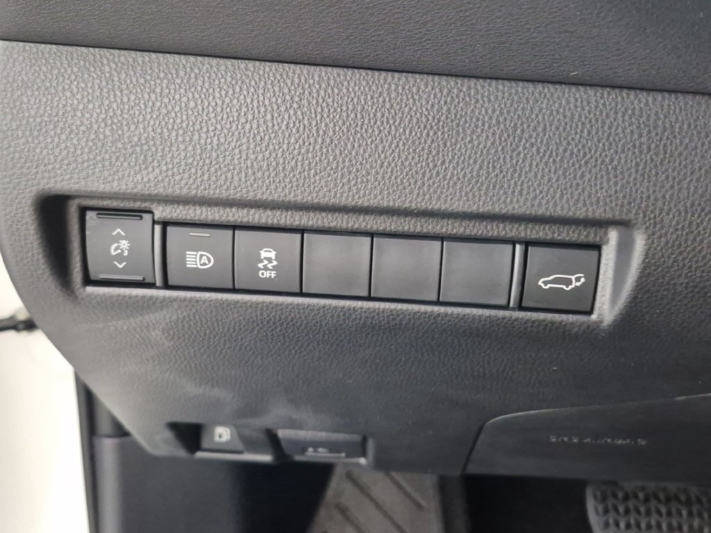 Used 2022 Toyota Venza XLE AWD/4WD image 12
