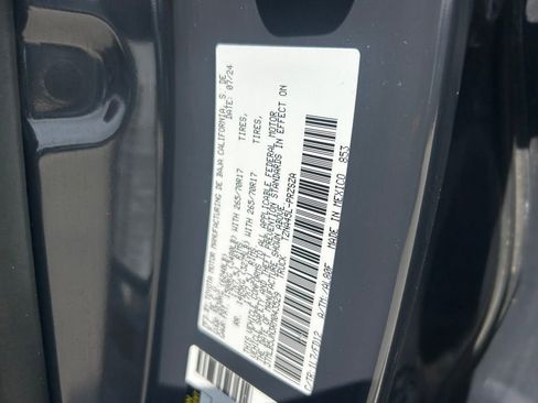 Certified 2024 Toyota Tacoma TRD Off-Road AWD/4WD image 10