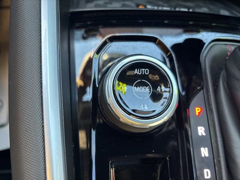 Used 2024 Chevrolet Colorado Z71 w/ Z71 Convenience Package 2 image 30