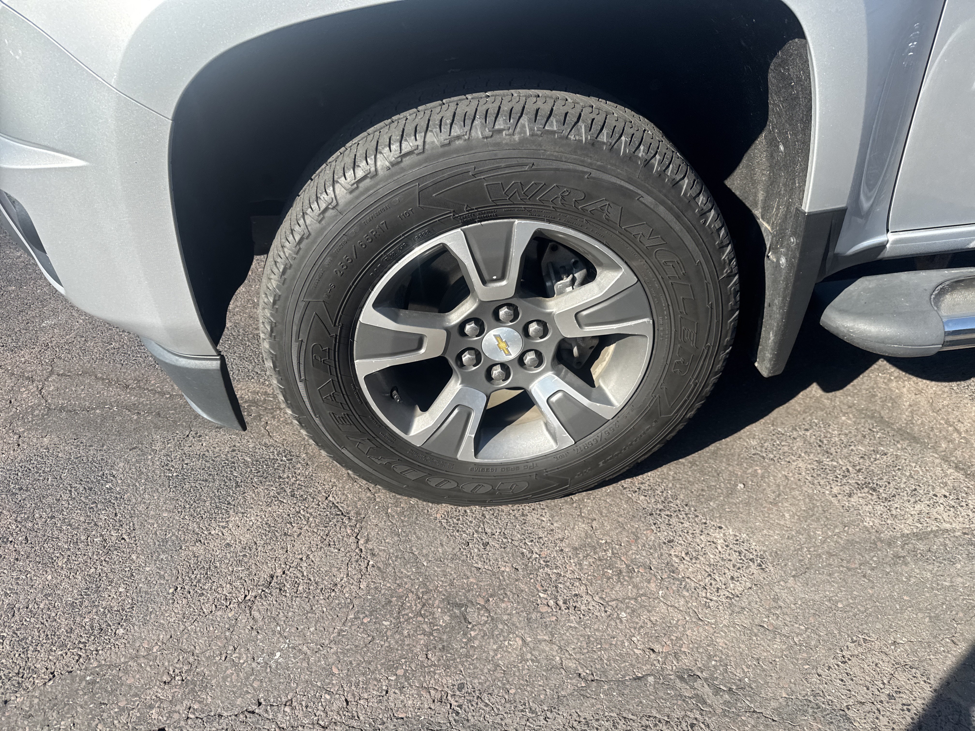 Used 2015 Chevrolet Colorado Z71 AWD/4WD image 11