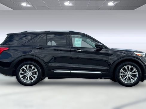 Used 2024 Ford Explorer Limited image 2