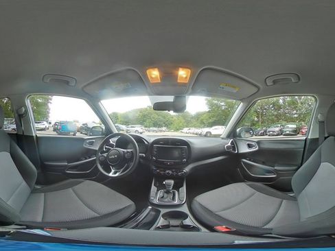 Used 2025 Kia Soul LX w/ LX Technology Package FWD image 41