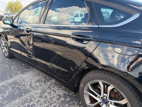 Used 2017 Ford Fusion SE w/ Equipment Group 201A FWD image 12