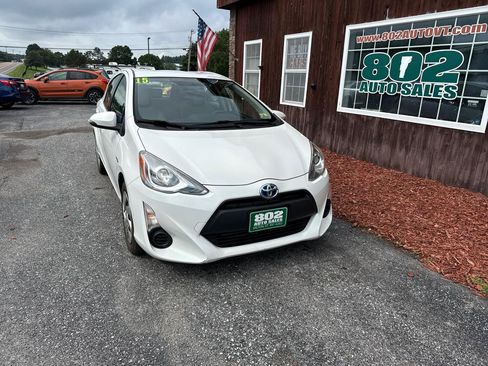 Used 2015 Toyota Prius C One FWD image 2
