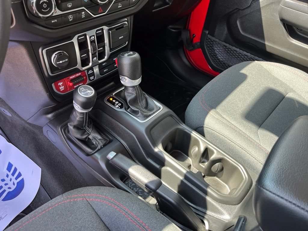 Used 2025 Jeep Wrangler Unlimited Rubicon AWD/4WD image 12