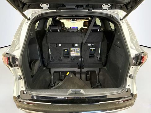 Used 2025 Toyota Sienna Platinum AWD/4WD image 28