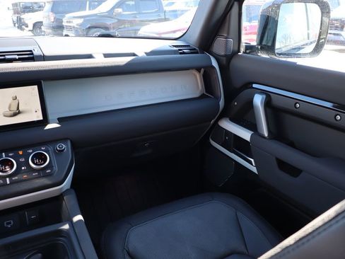 Used 2023 Land Rover Defender 90 X-Dynamic SE image 46