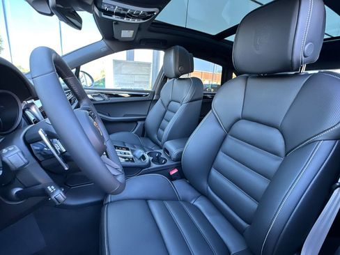 New 2026 Porsche Macan Turbo image 5