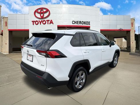 Used 2025 Toyota RAV4 XLE FWD image 5