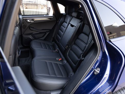 Certified 2025 Porsche Macan image 35