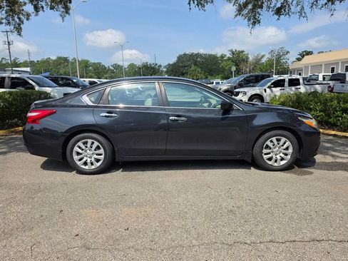 Used 2017 Nissan Altima 2.5 S w/ Power Driver Seat Package FWD image 5