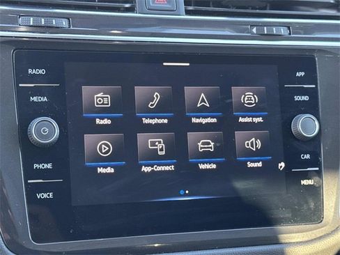 Used 2022 Volkswagen Tiguan SE w/ Panoramic Sunroof Package image 10