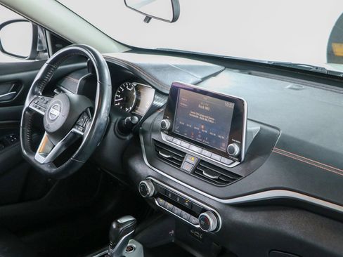 Used 2020 Nissan Altima 2.5 SR FWD image 25