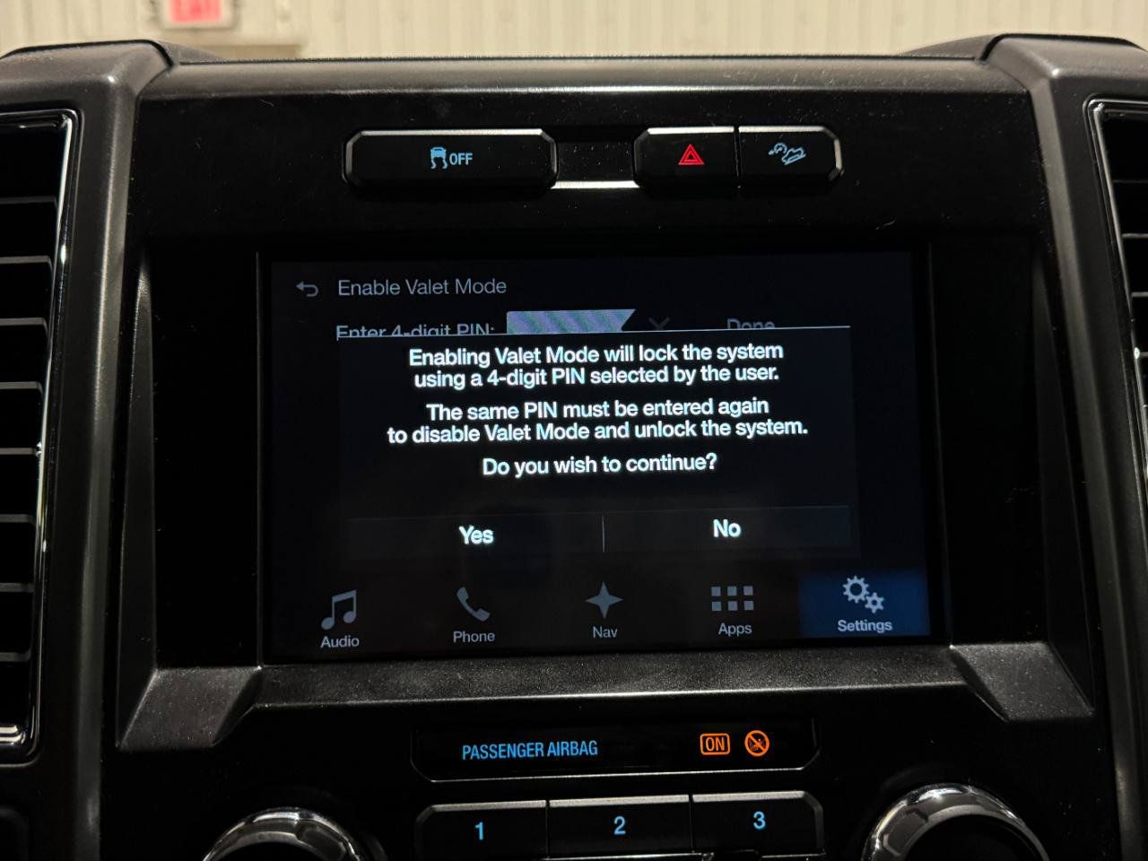 Used 2017 Ford F250 XLT w/ XLT Premium Package AWD/4WD image 17