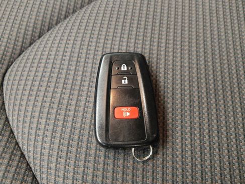 Used 2020 Toyota Highlander L image 32