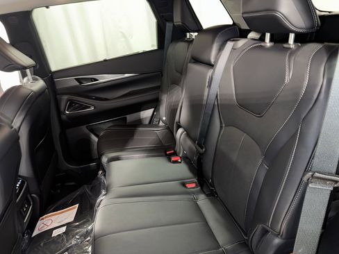 Certified 2026 INFINITI QX60 Luxe w/ Cargo Package AWD/4WD image 5