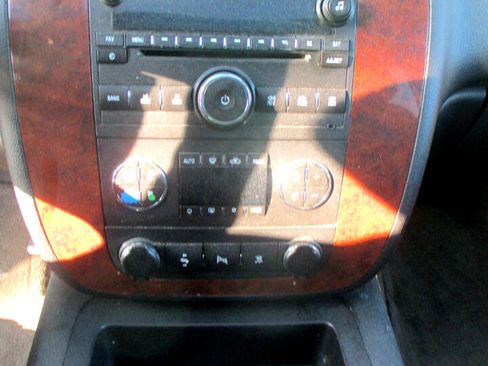 Used 2011 Chevrolet Suburban LT w/ Luxury Package image 13