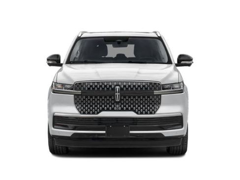 Used 2025 Lincoln Navigator Reserve AWD/4WD image 4