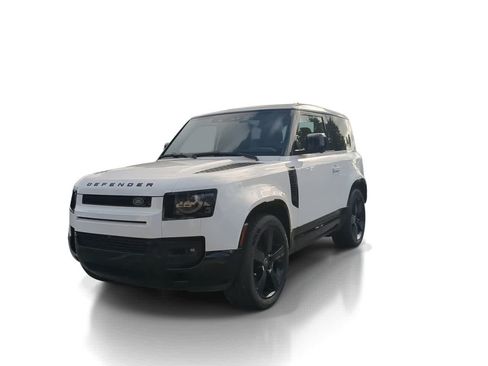 Certified 2025 Land Rover Defender 90 V8 AWD/4WD image 4
