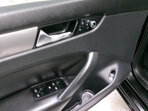 Used 2014 Volkswagen Passat 2.5 SE image 22