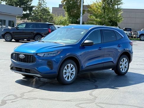Used 2023 Ford Escape Active w/ Tech Pack #1 AWD/4WD image 8