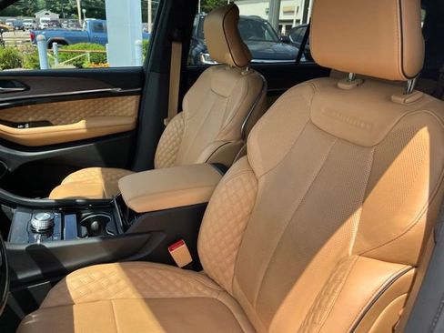 Used 2021 Jeep Grand Cherokee L Summit w/ Luxury Tech Group V AWD/4WD image 9