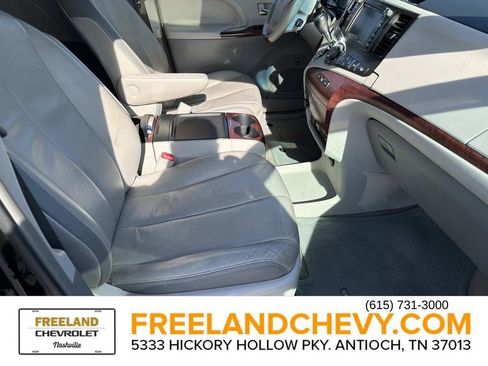Used 2013 Toyota Sienna Limited image 23