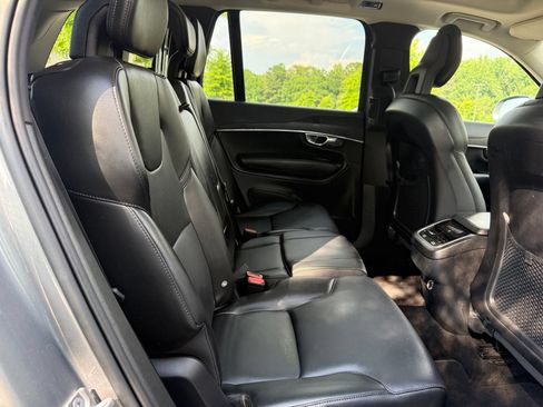Used 2020 Volvo XC90 T5 Momentum w/ Protection Package FWD image 40