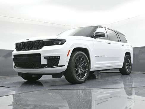 Used 2024 Jeep Grand Cherokee L Summit AWD/4WD image 32