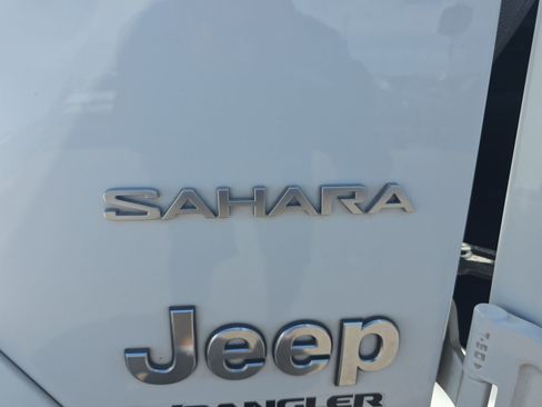 Used 2020 Jeep Wrangler Unlimited Sahara AWD/4WD image 24